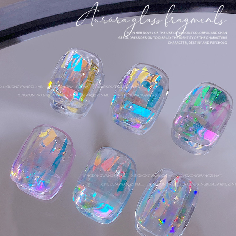 

Lot de 4 de verre Aurora pour nail art, Décor d'ongles irisés scintillants à effet non parfumé, Autocollants en feuille de verre irréguliers pour la décoration des ongles