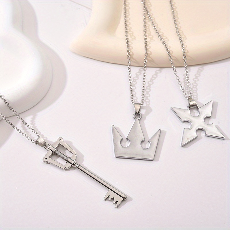 

3pcs Vintage Crown Metal Necklaces, White Golden Plated Zinc Alloy, Game Character Role Play Weapon Props, Cosplay Accessories Gift, Metal, Cosplay Accessories