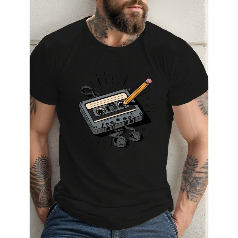 

T-shirt vintage à cassette pour homme - 100 % polyester, t-shirt décontracté à col rond avec motif géométrique, tissu légèrement extensible, tricotée, coupe standard pour l'été