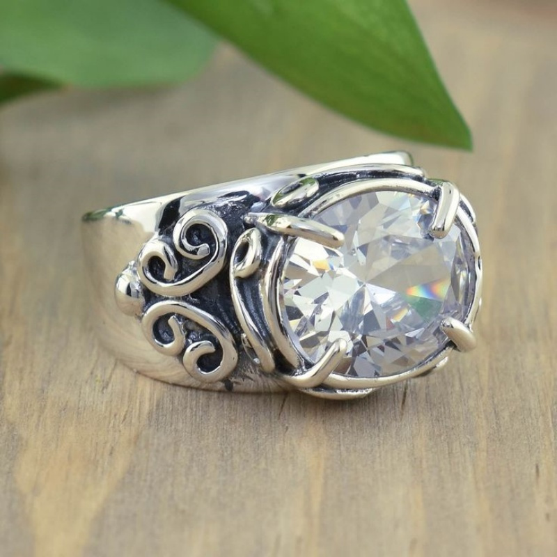 

A Unique And Creative New Style Ladies' Fashion Ring, Set With Synthetic Zirconia Fashion Jewelry, A Holiday Gift For Female Friends.