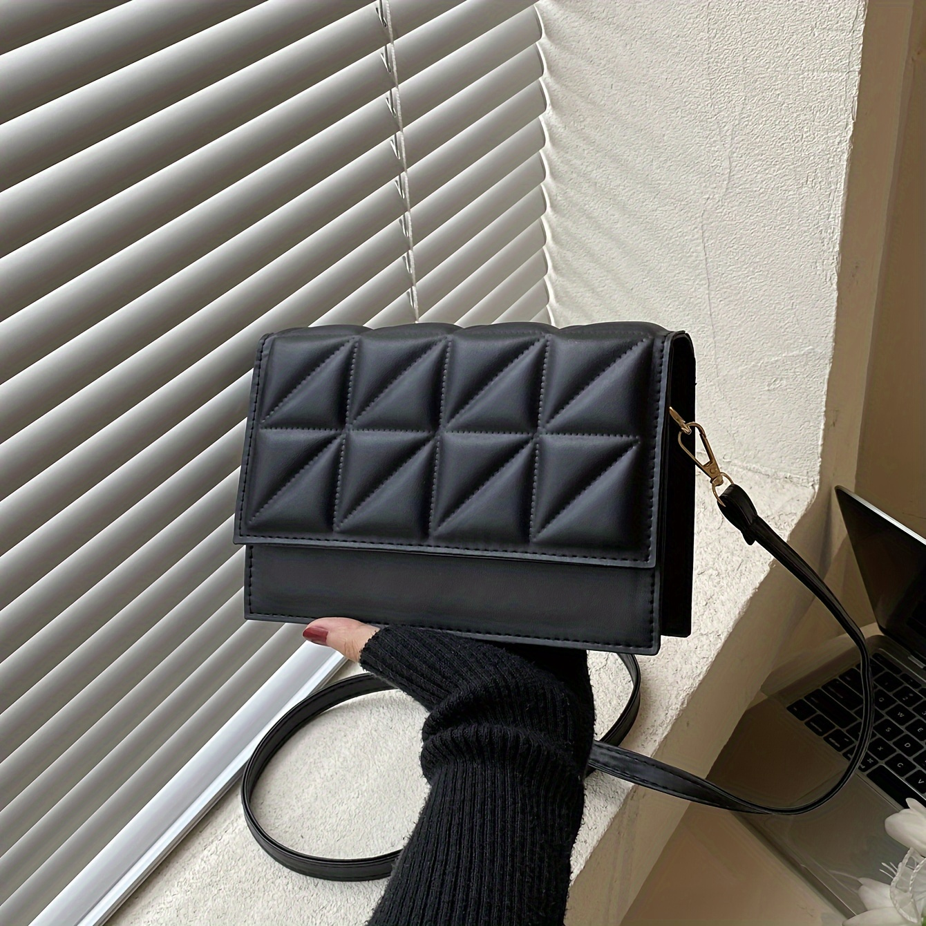 

Elegant Black Mini Square Crossbody Bag With Diamond Quilted Design - Waterproof Pu, Magnetic , Detachable Shoulder Strap, And Wristlet Included, Small Crossbody Bag