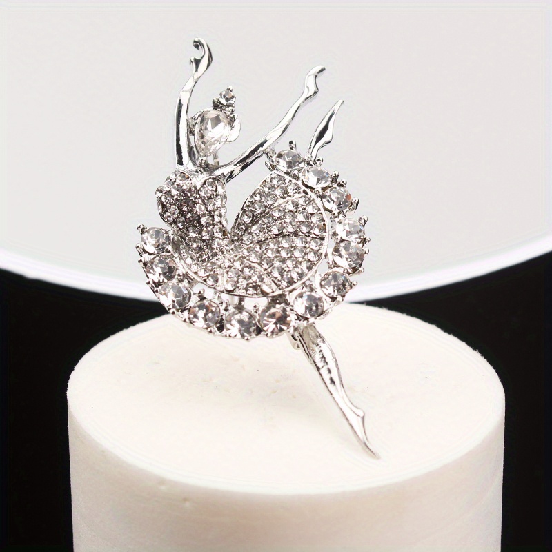 elegant   brooch with sparkling rhinestones vintage inspired   accessory details 0