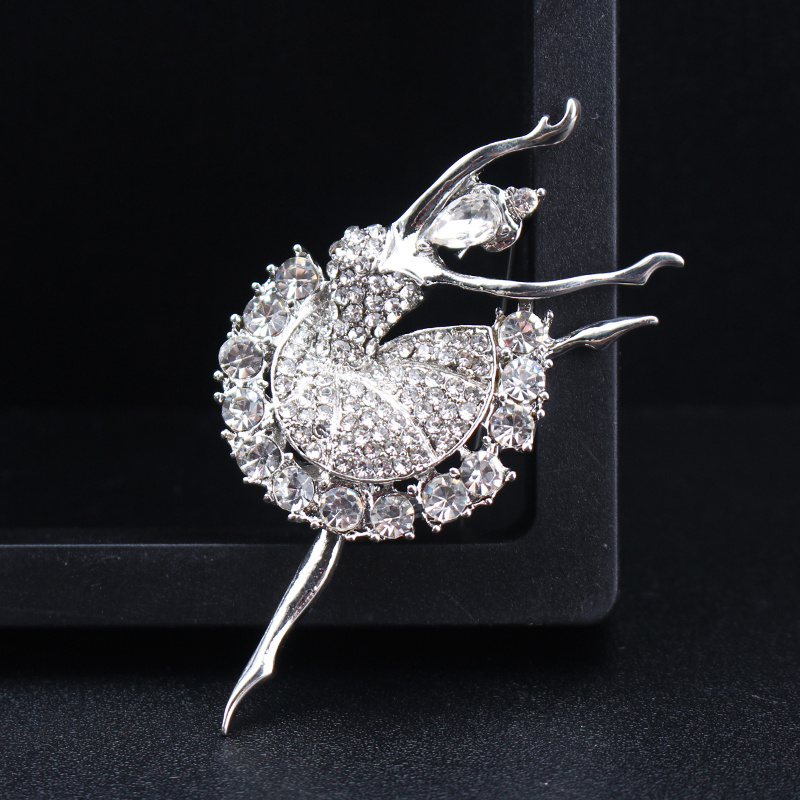 elegant   brooch with sparkling rhinestones vintage inspired   accessory details 1