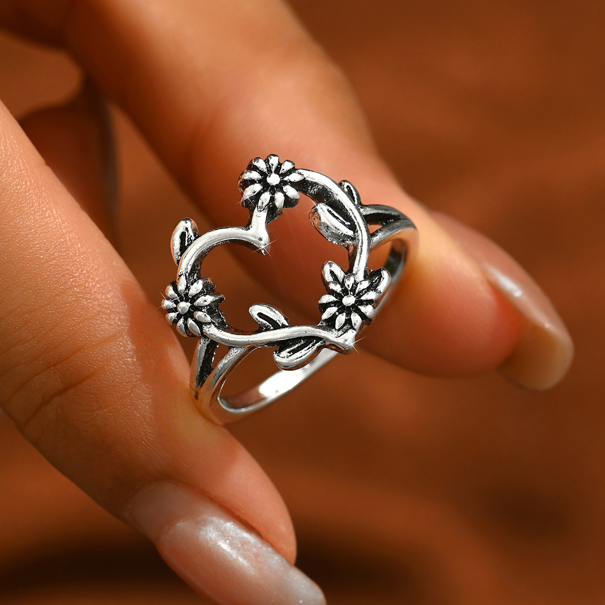 

1pc New Autumn And Winter Simple And Elegant -shaped Fashion Ring, A Holiday Gift For Female Friends