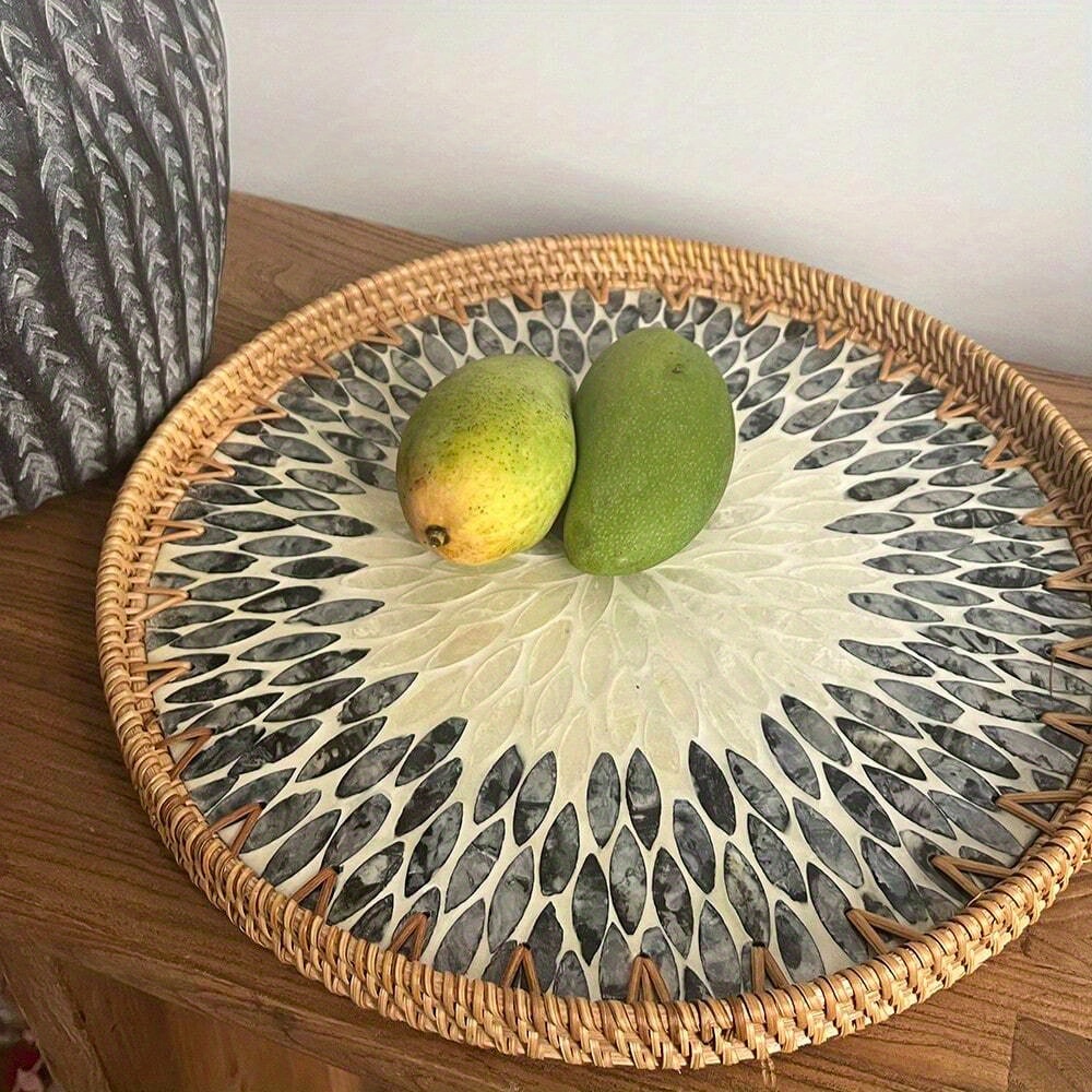 

1pc Elegant Round Wicker Tray With Chic Shell Design - Black & White Leaf Pattern, Serving Fruits & Snacks, Rattan Material, Ideal For Home Decor