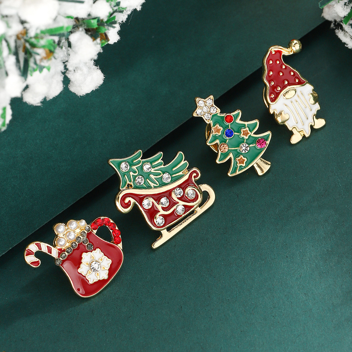 

4pc Fashionable Alloy Studded Christmas Tree Sled With Cute Christmas Theme Brooch Design