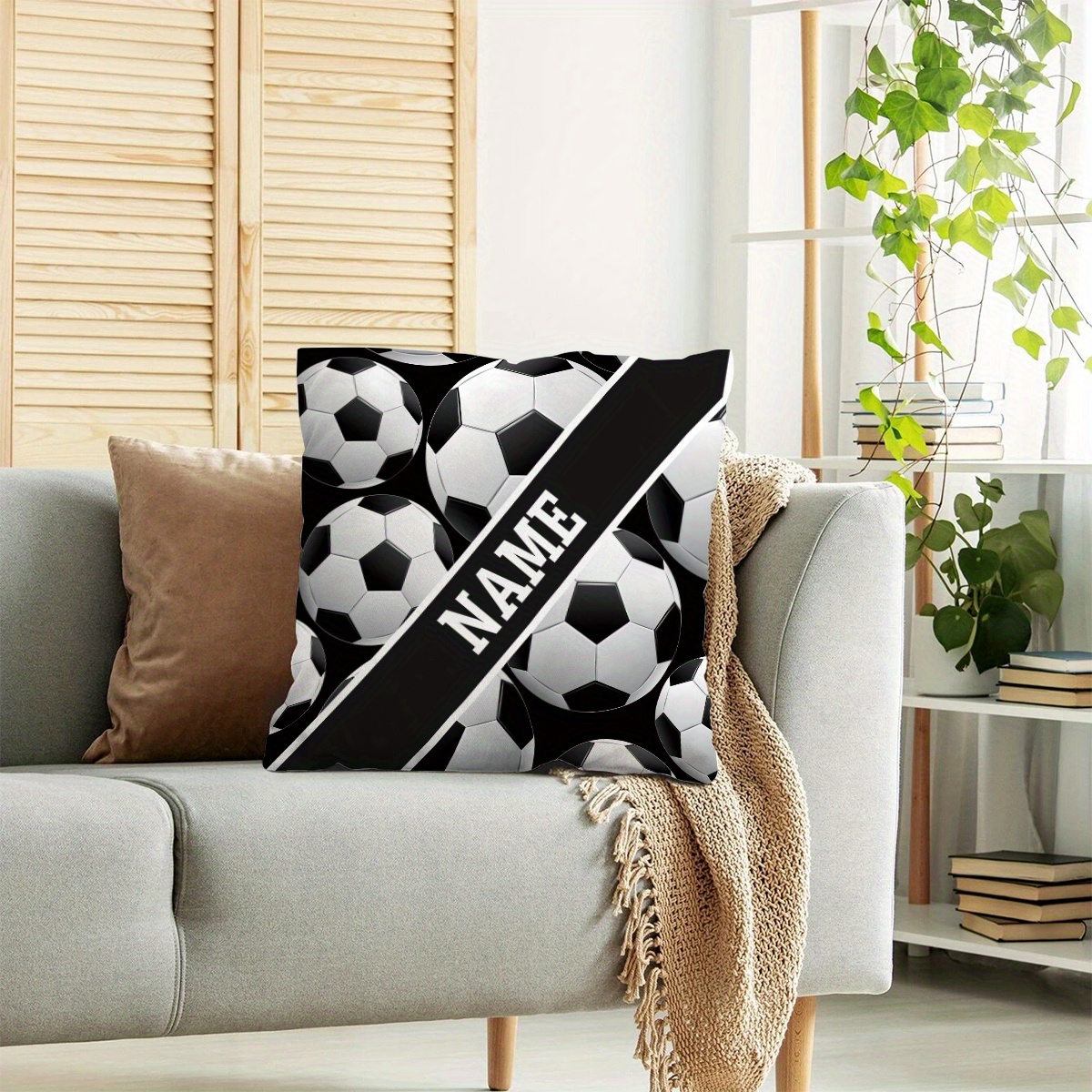 

Coussin Décoratif sur le Thème du Football - Personnalisez avec Votre Nom, Fermeture Éclair, et Confortable pour Canapé, Chambre ou Bureau - Cadeau Idéal pour les Fans de Sport