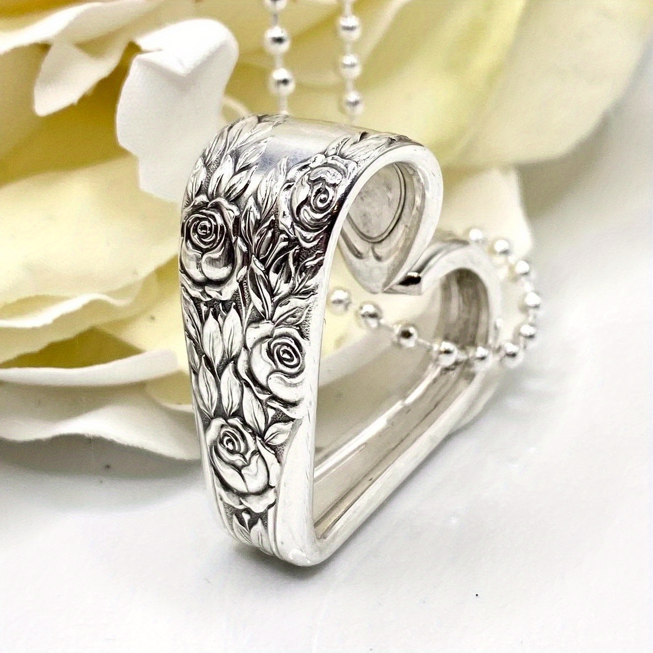 

Vintage Boho Spoon Heart Necklace For Women Men Silvery Heart Pendant Necklace Daily Vacation Party Jewelry Birthday Anniversary Gifts