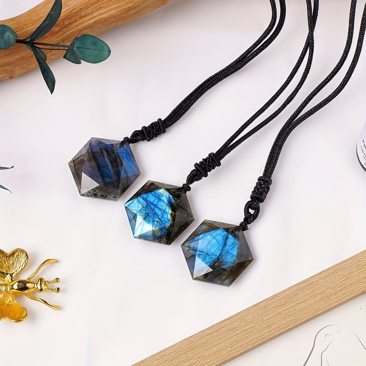 

1pc Blue Geometric Pendant Necklace For Men - Natural Crystal Jewelry With Unique Carving Pattern - No Plating, Magnetic-free,