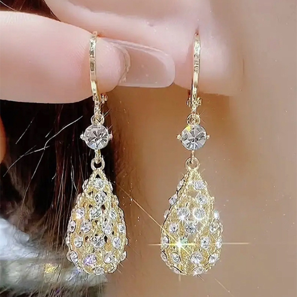 

1 Pair Elegant Simple Zircon Studded Hollow Water Drop Earrings Women's Ear Clips Earrings Light Luxury Earrings