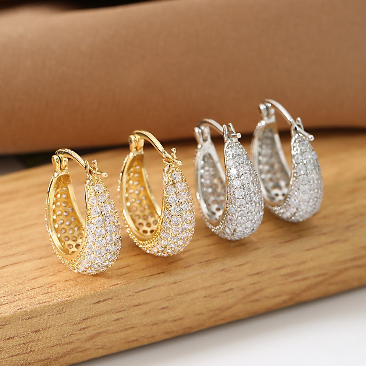 

Trendy, Fashionable, Personalized Earrings, Light , Ear Loops, French Style, Super Sparkling Temperament, Ear Buckles For Women