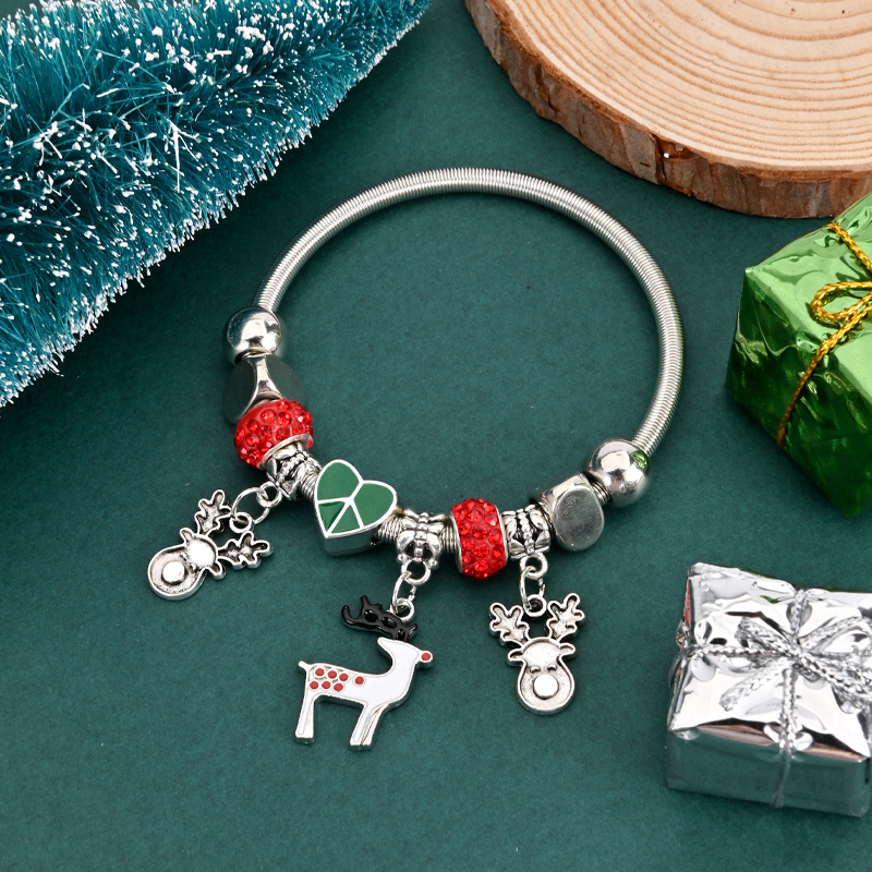 

Christmas Charm Bracelet For Men And Women - Fashion Alloy Bangle With Elk, Reindeer, And Pendants - Holiday Hand Jewelry Party Gift, No Mosaic - 1pc