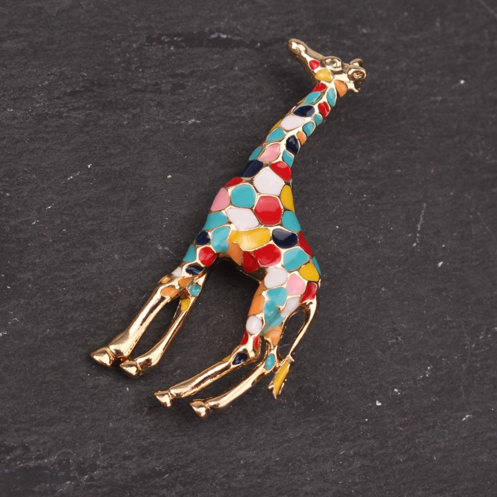 

Elegant Enamel Giraffe Brooch - Luxurious Animal-shaped Pin For All Outfits, Accessory