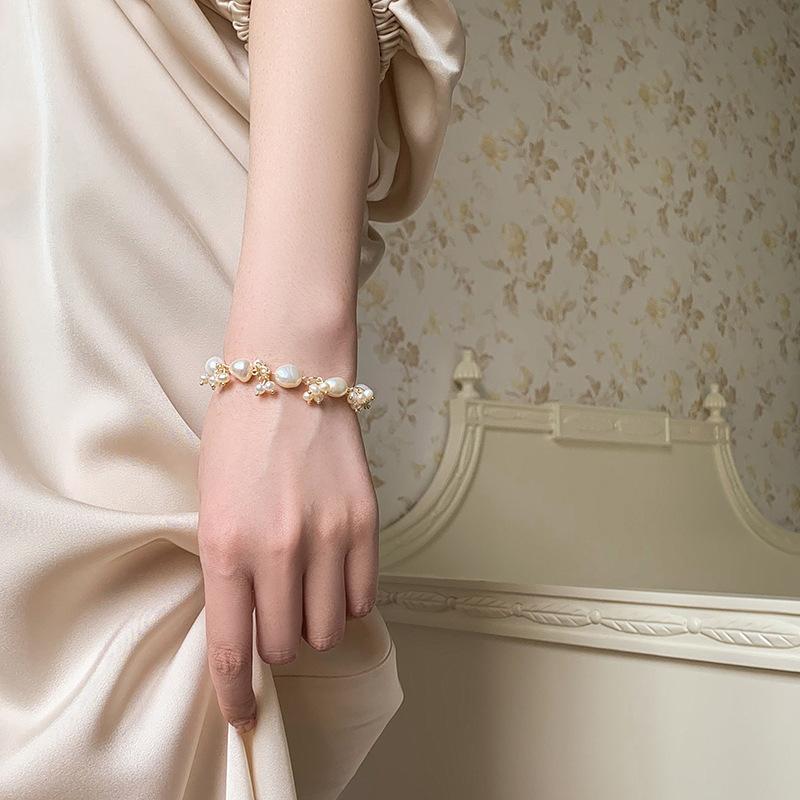 elegant luxury baroque style bracelet 1pc versatile for gifting weddings parties banquets vacations ideal gift for friends relatives details 2