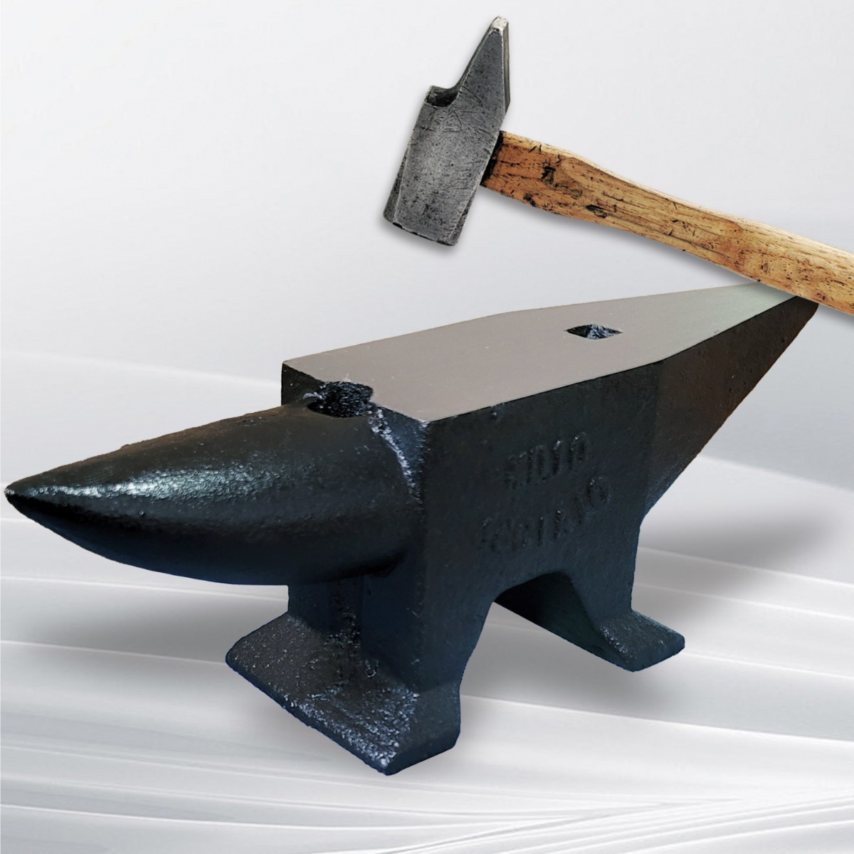 

22lbs Cast Steel With Wooden Handle - High Hardness, Round Horn Design, Large Countertop & Base, Round & For Bending And Shaping Metal, Blacksmith Tool