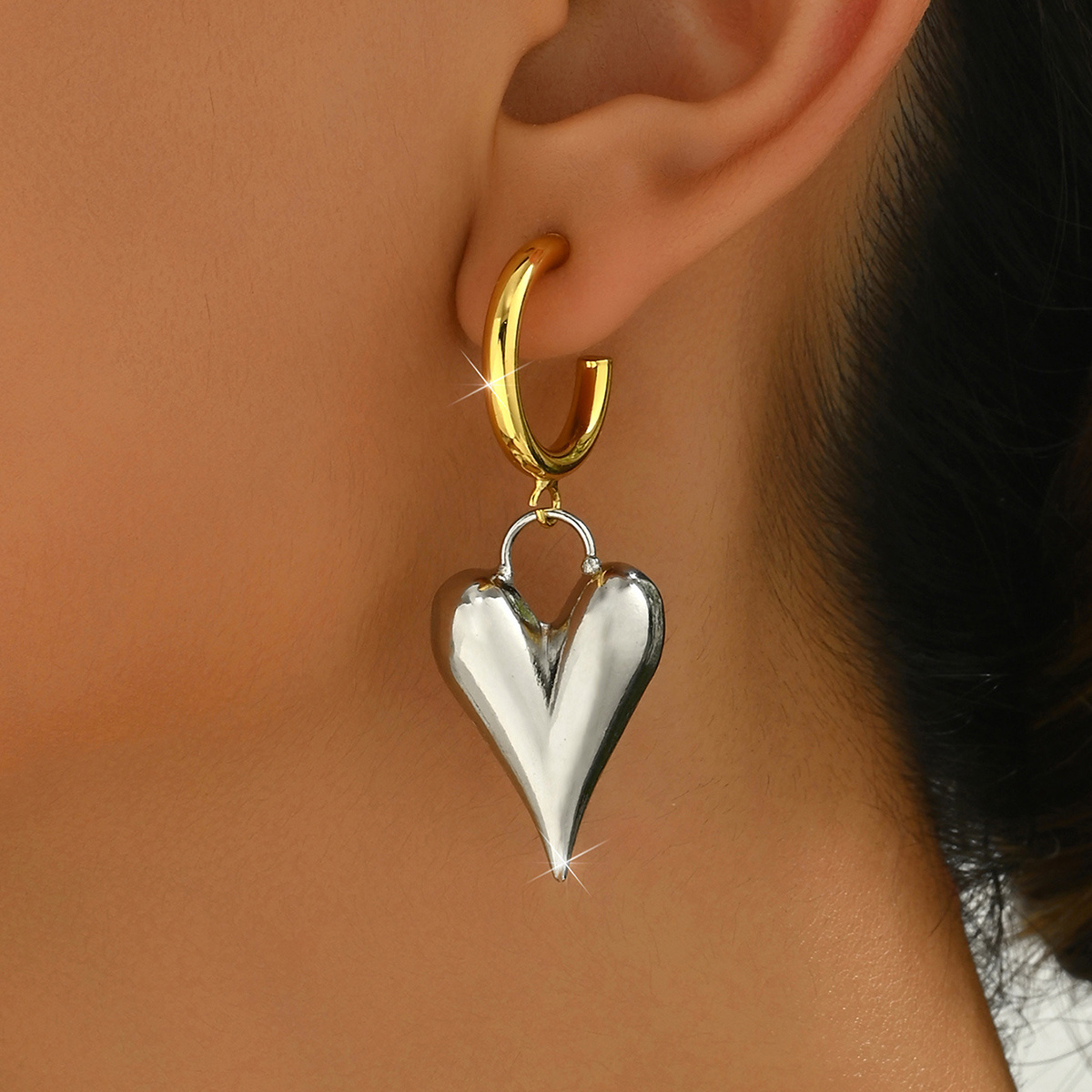 

A Pair Of , Elegant And Simple Ladies' Peach Heart-shaped Earrings, Stylish And Collision Design Ladies' Jewelry, Suitable For Daily Matching Clothing And Accessories For Parties.