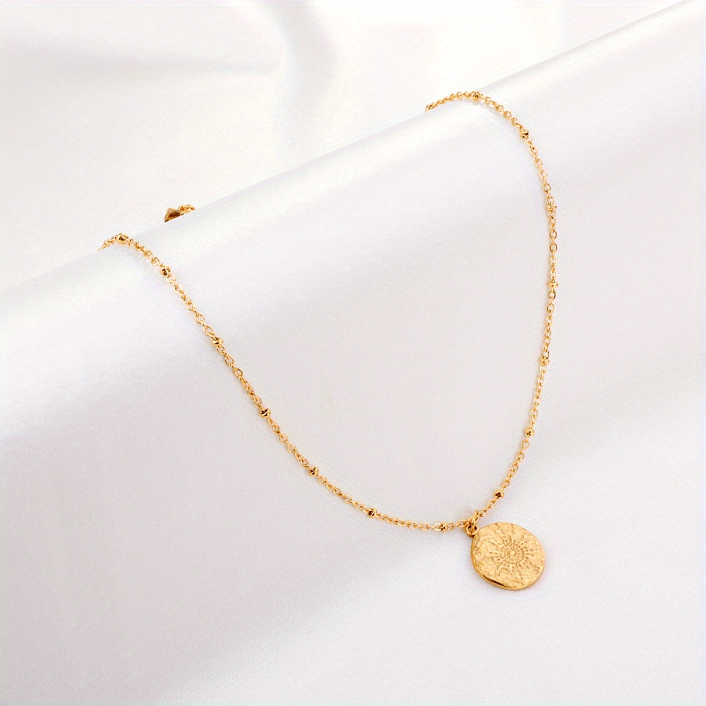 

A Necklace Stainless Steel, Featuring A Minimalist And Luxurious Design, Perfect As A Fashionable And For , Parties, And .