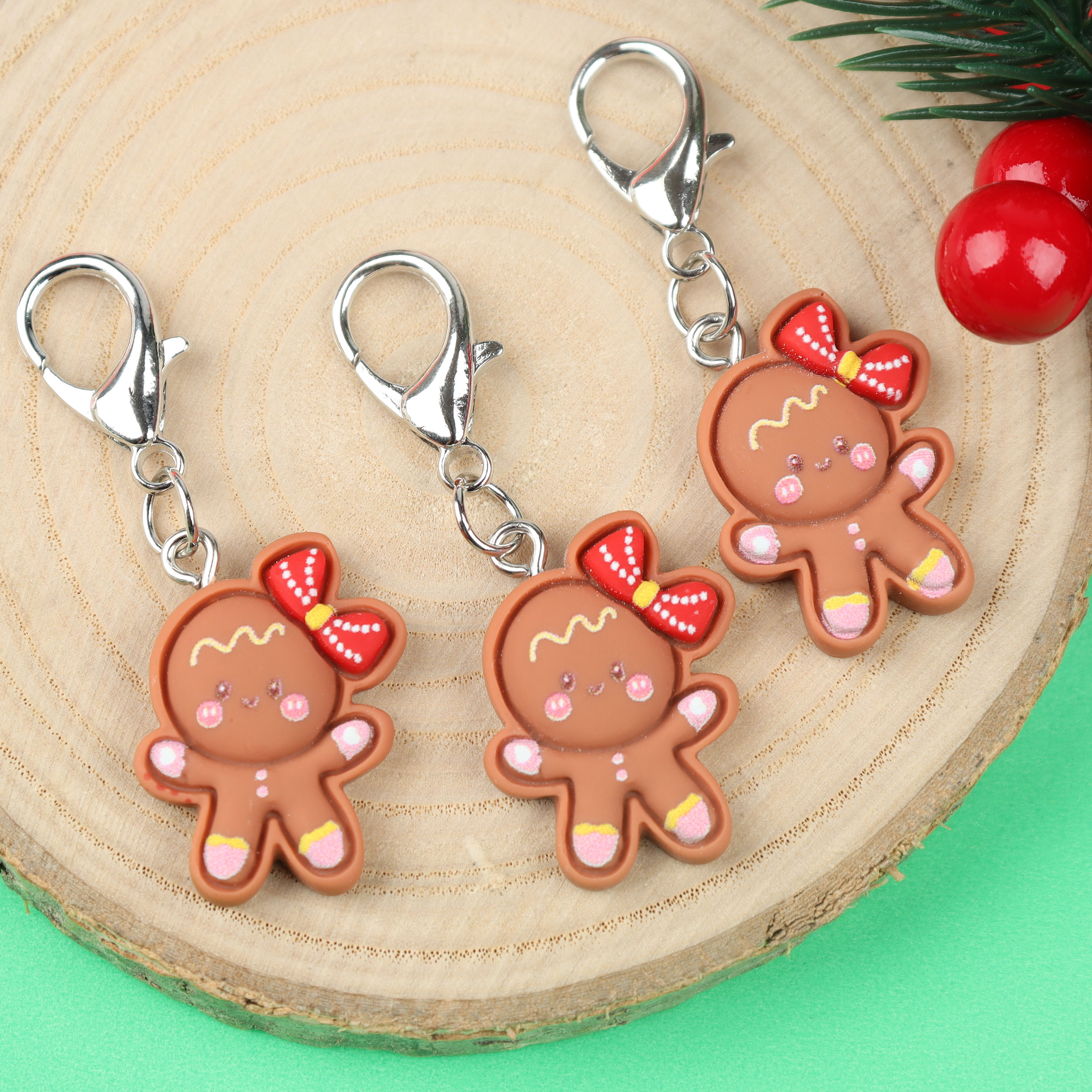 

5pcs Christmas Gingerbread Man Pendant Keychain Set, Christmas Theme Cute Ornaments Suitable For Bags, Car Keys, Backpacks, Etc. For Any Decoration , For New Year Gifts