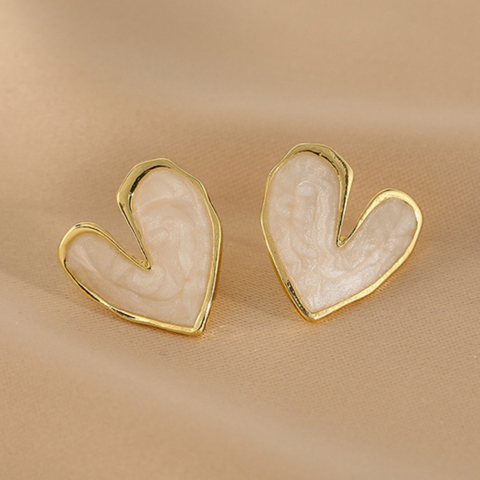 Temperament Creative And Stylish White Heart-shaped Earrings For Women's Gathering Delicate And Versatile Earrings
