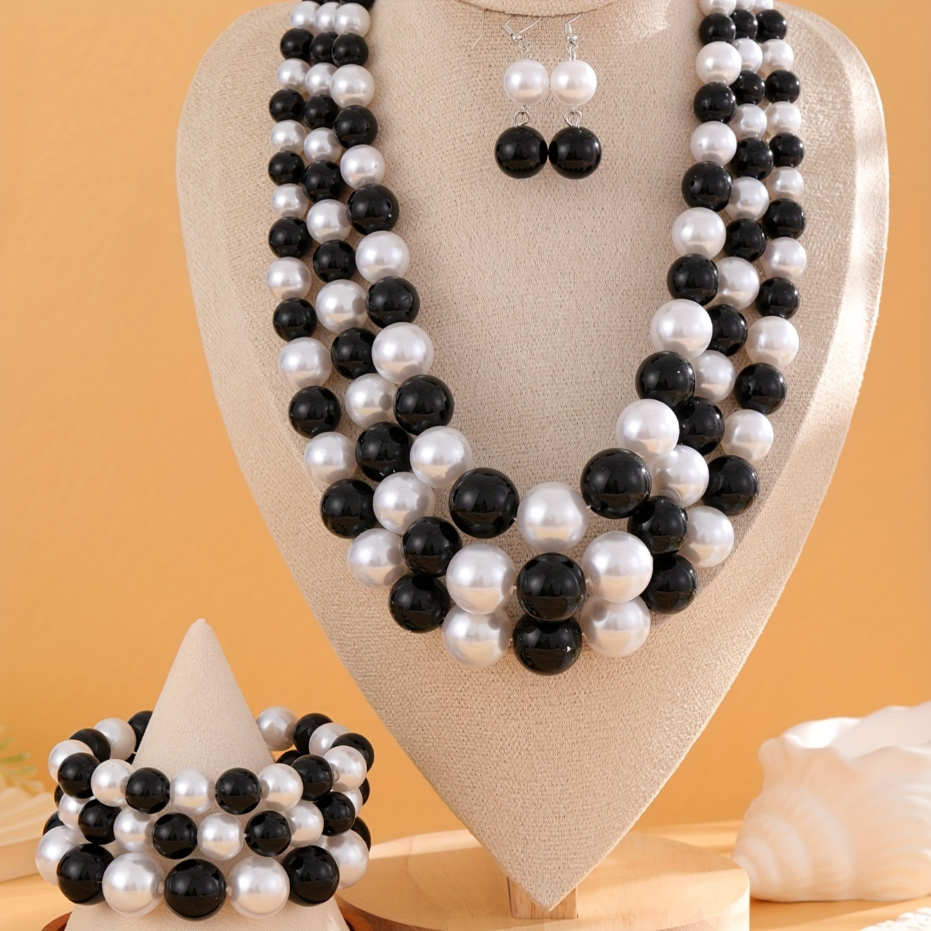

Elegant And Minimalist Black And Necklace Set - And Parties