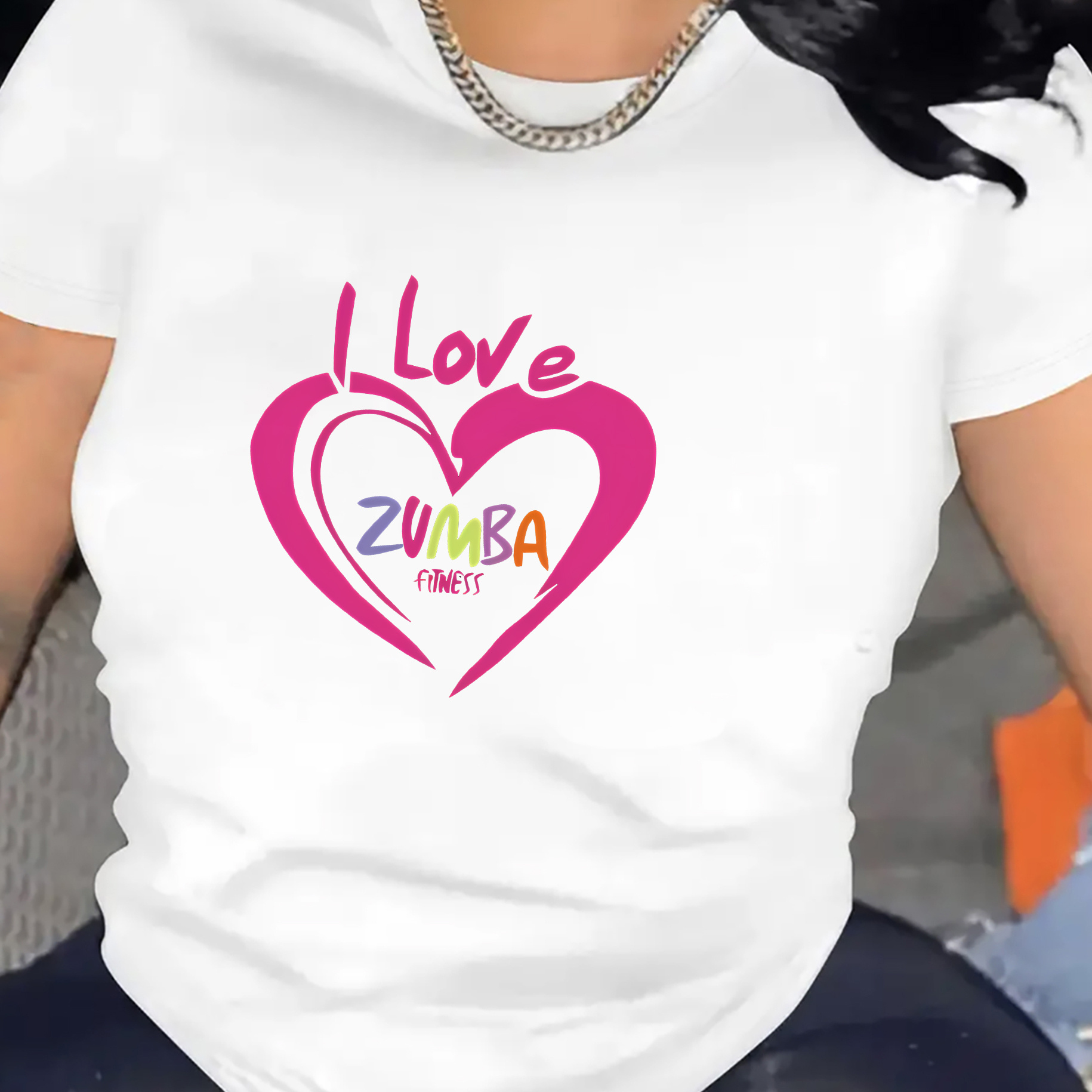 

Mode pour femmes avec un motif imprimé de cœur Zumba, cette t-shirt à manches courtes et col rond est respirante et confortable, pour et l'été.