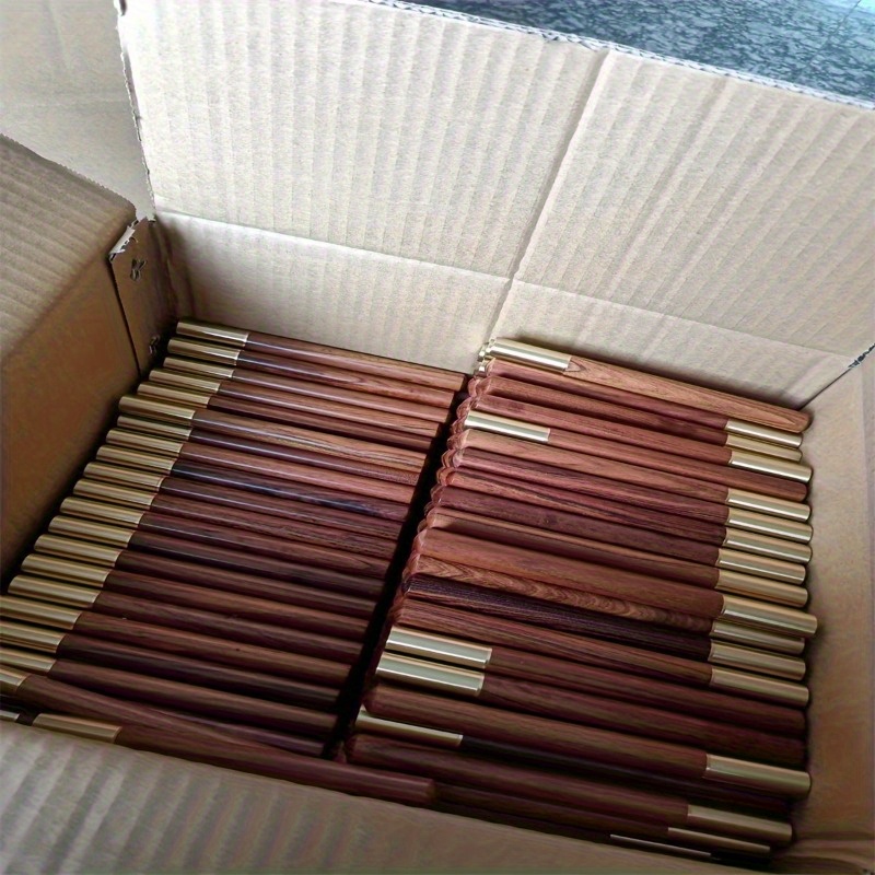 

A Vintage Wooden Gel Pen, Use