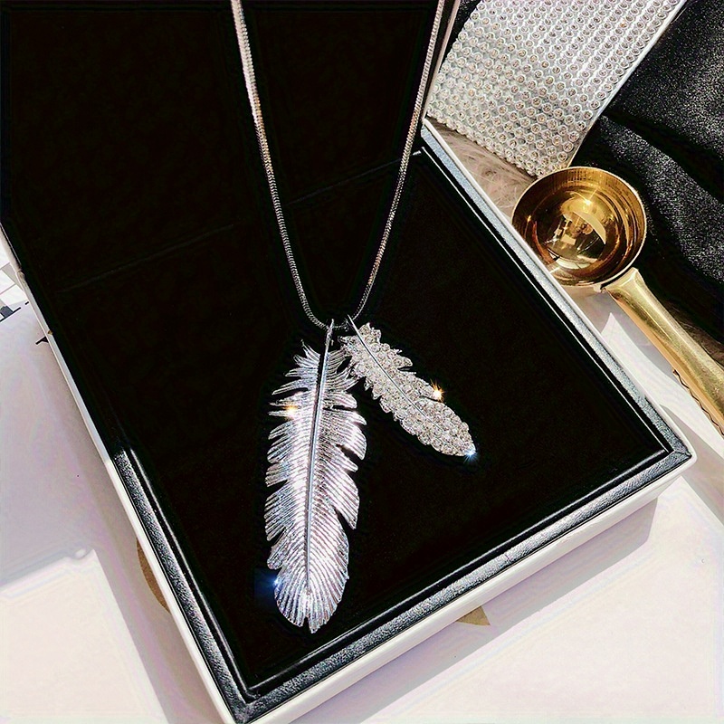 

Stylish Korean Long Necklace - Feather-inspired Sweater Chain Pendant - Fashionable Jewelry For Women