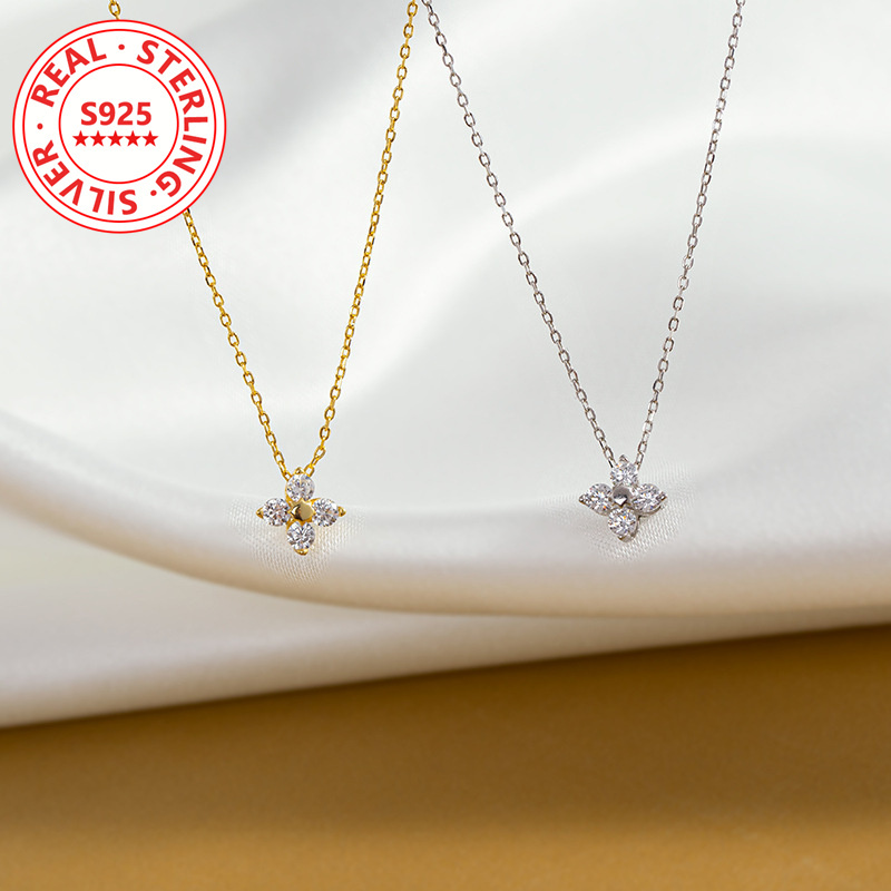 925 Pure Silvery Mini Four-Leaf Clover Flower Necklace for Women, High-End Fashion, Daily Versatile, Simple Clavicle Chain, Silvery Weight About 1.3g