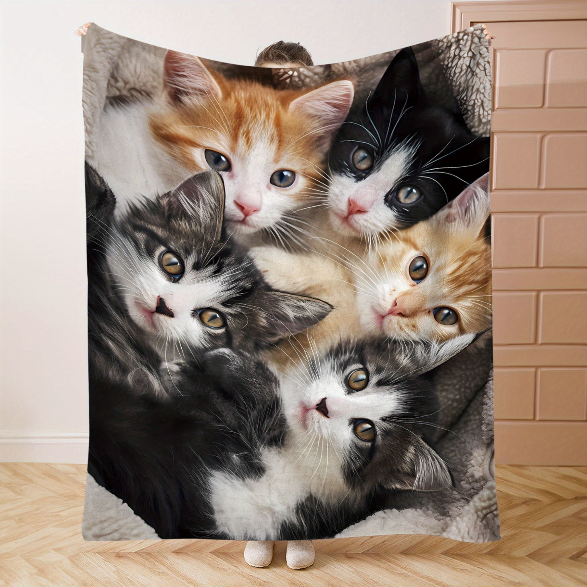 

5 Kittens Flannel Throw Blanket - Soft Comfortable Bed Office Camping Blanket 100% Polyester, Animal Theme Mid-century Style, 200-250g