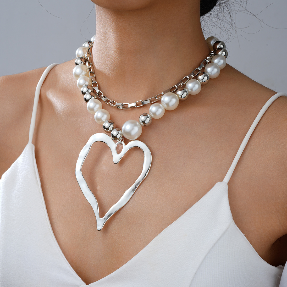 

Exaggerating Heart-shapaed Pendant Necklace 2-piece Set Fashion Imitation Pearl Beaded Necklace