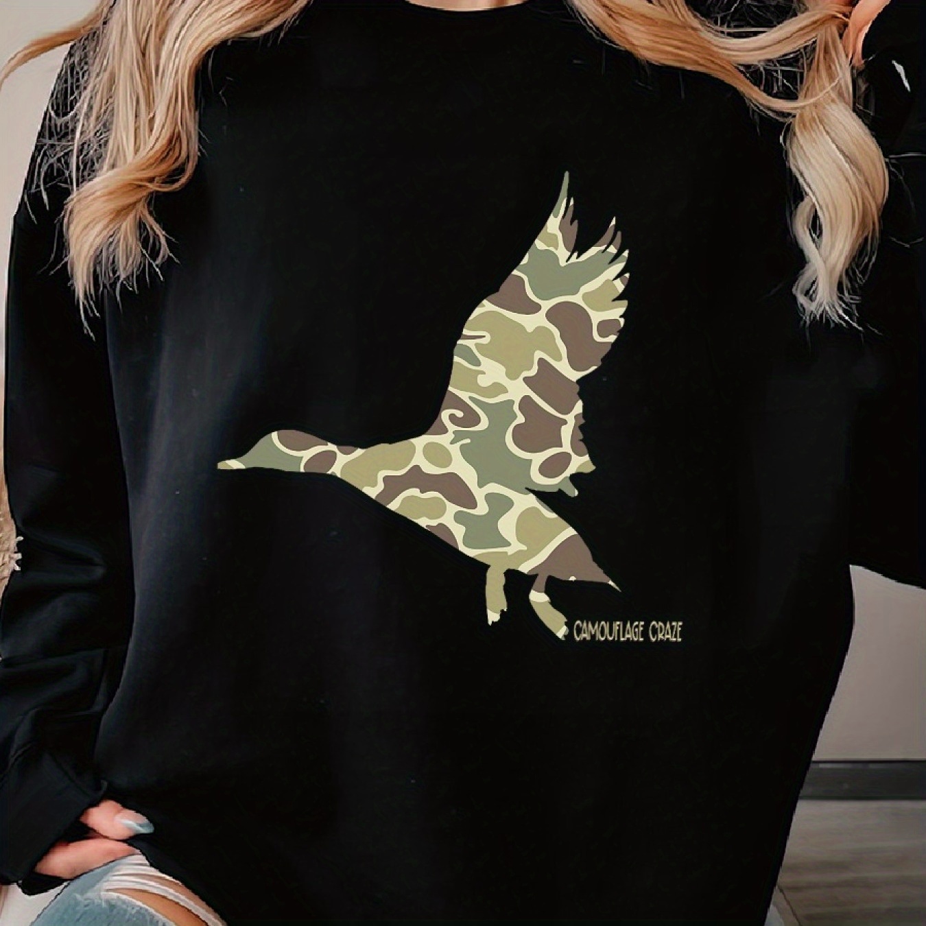 

Flying Duck Camouflage Camo Duck Hunting Camo Woman's Cozy Pullover Sweater, Casual Long Sleeve Crew Neck Sweater For Sports