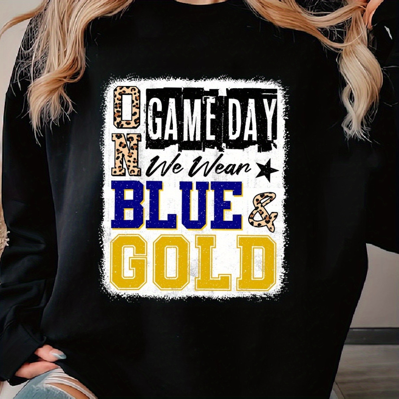 

On Football We And Gold Woman's Cozy Pullover Sweater, Casual Long Sleeve Crew Neck Sweater For Sports