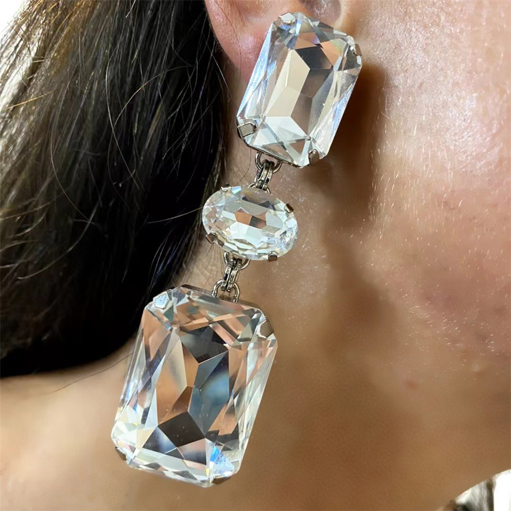 

1 Pair Of Square Rhinestone Earrings With A High-end , Fashionable And , And Super Sparkling Earrings