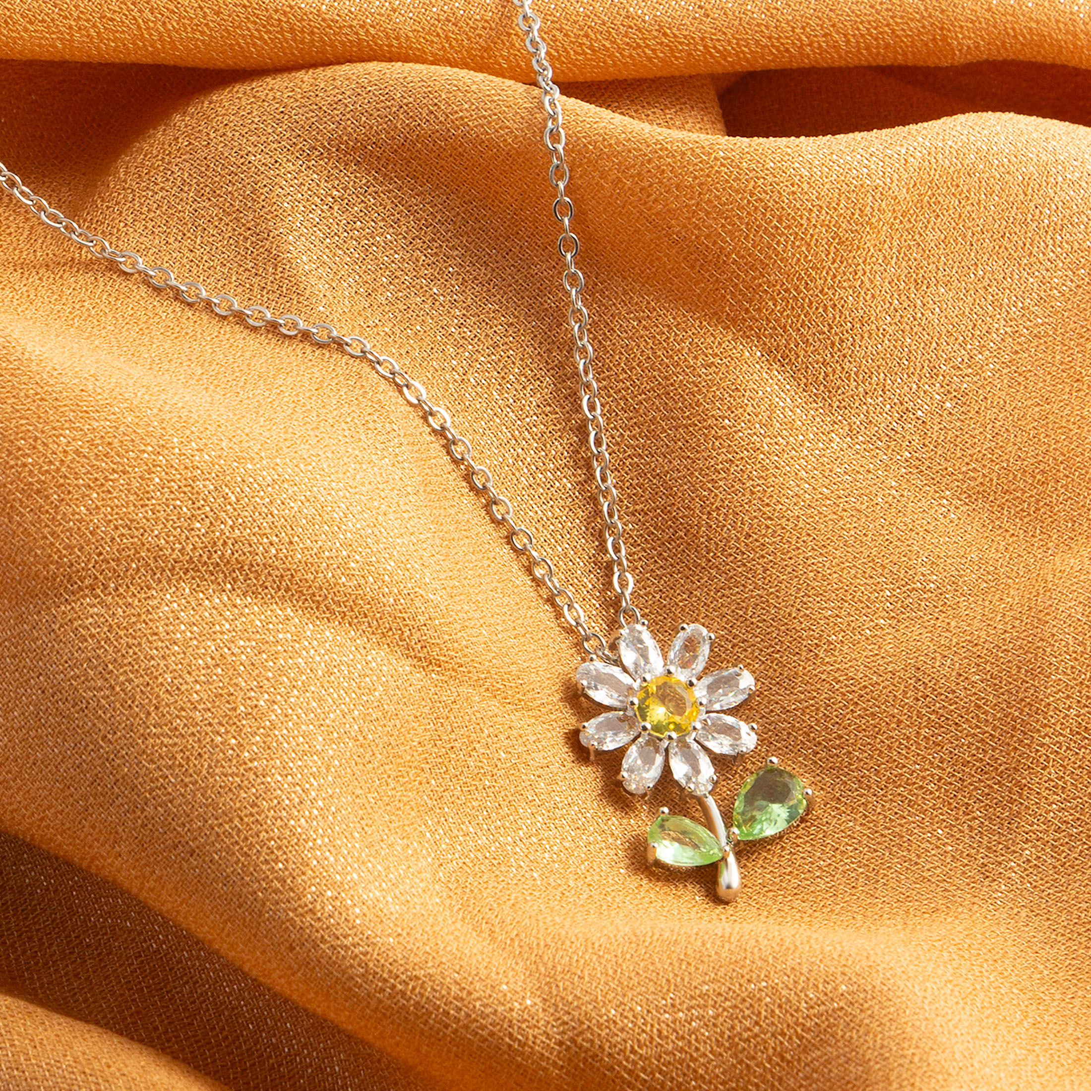 Image of Ladies' Fashion Pendant Necklace, Sunflower Flower Decoration, Rhinestone Inlay, Cute Pastoral Style, Hypoallergenic, Stainless Steel Necklace, Suitable For Daily Wear And Vacation