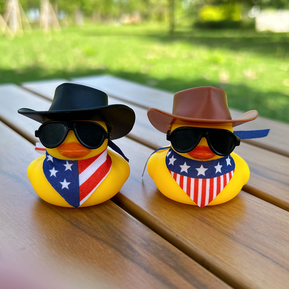 

2pcs Patriotic Car Decorations, Plastic Cowboy Hat Scarves, Fun Accessories For Vehicles