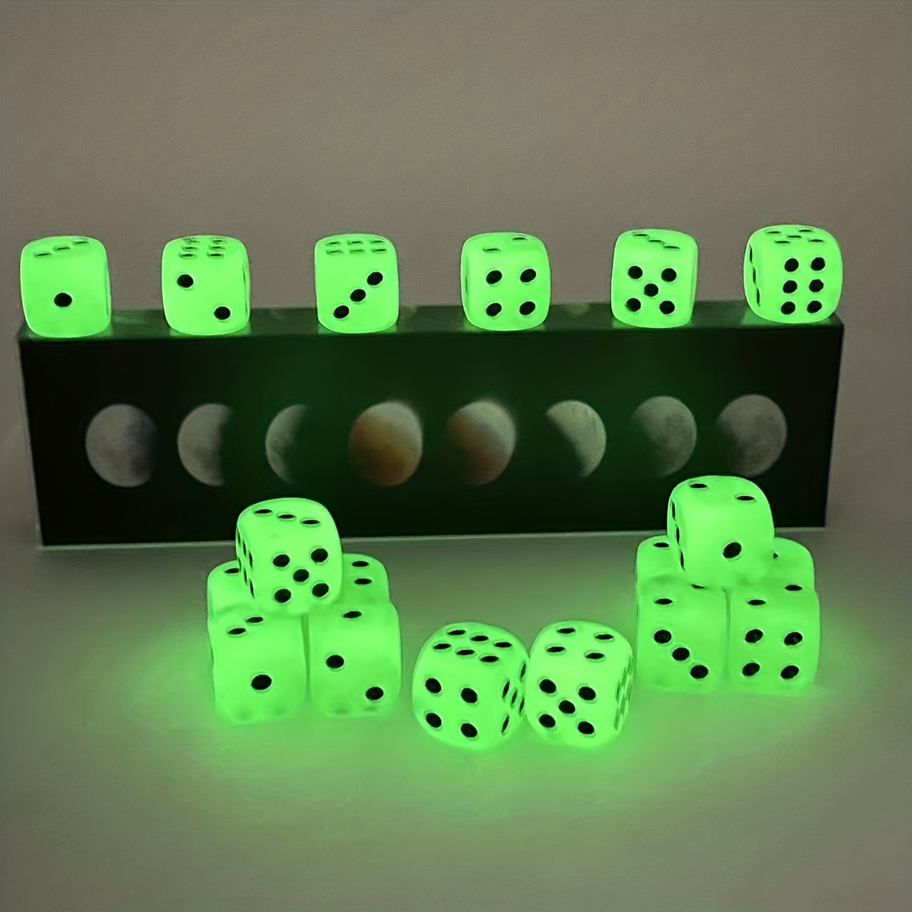 

12-pack -the-dark Dice, 16mm Round , Nightclubs, Bars, Ktv, And Entertainment, Resin Tabletop Gaming Equipment, Halloween Themed, Fluorescent Green, >1