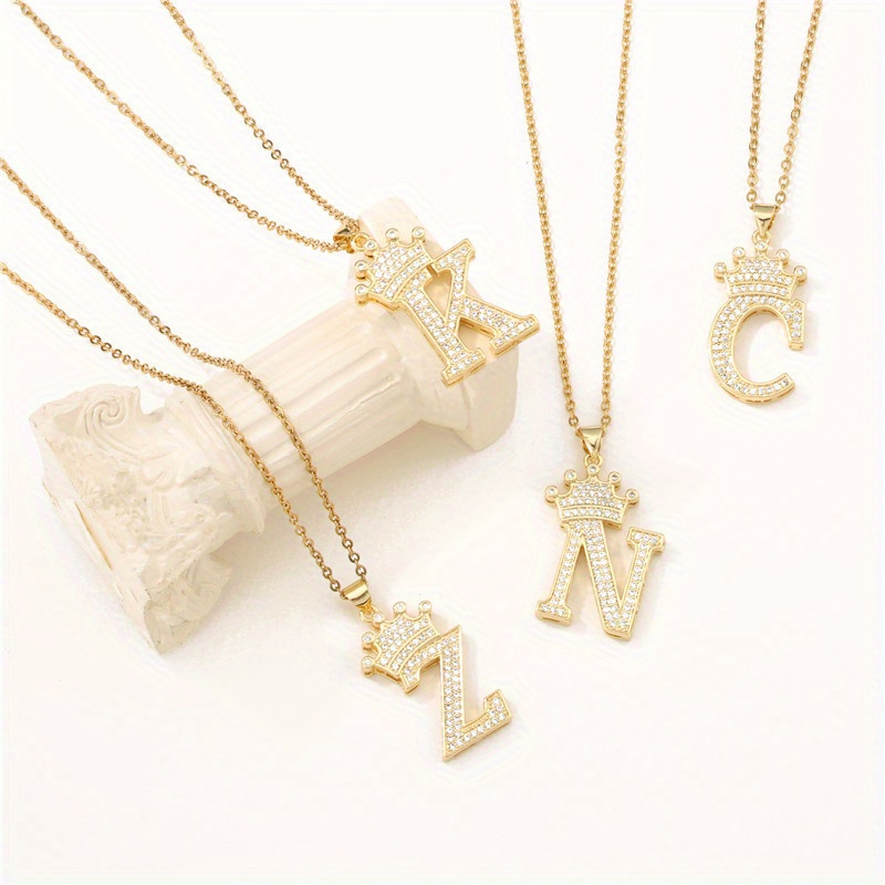 

1 Piece Of Ladies' Crown 26 Letter Light Luxury High-end Necklace Color Chain Sweater Chain Gift Accessory