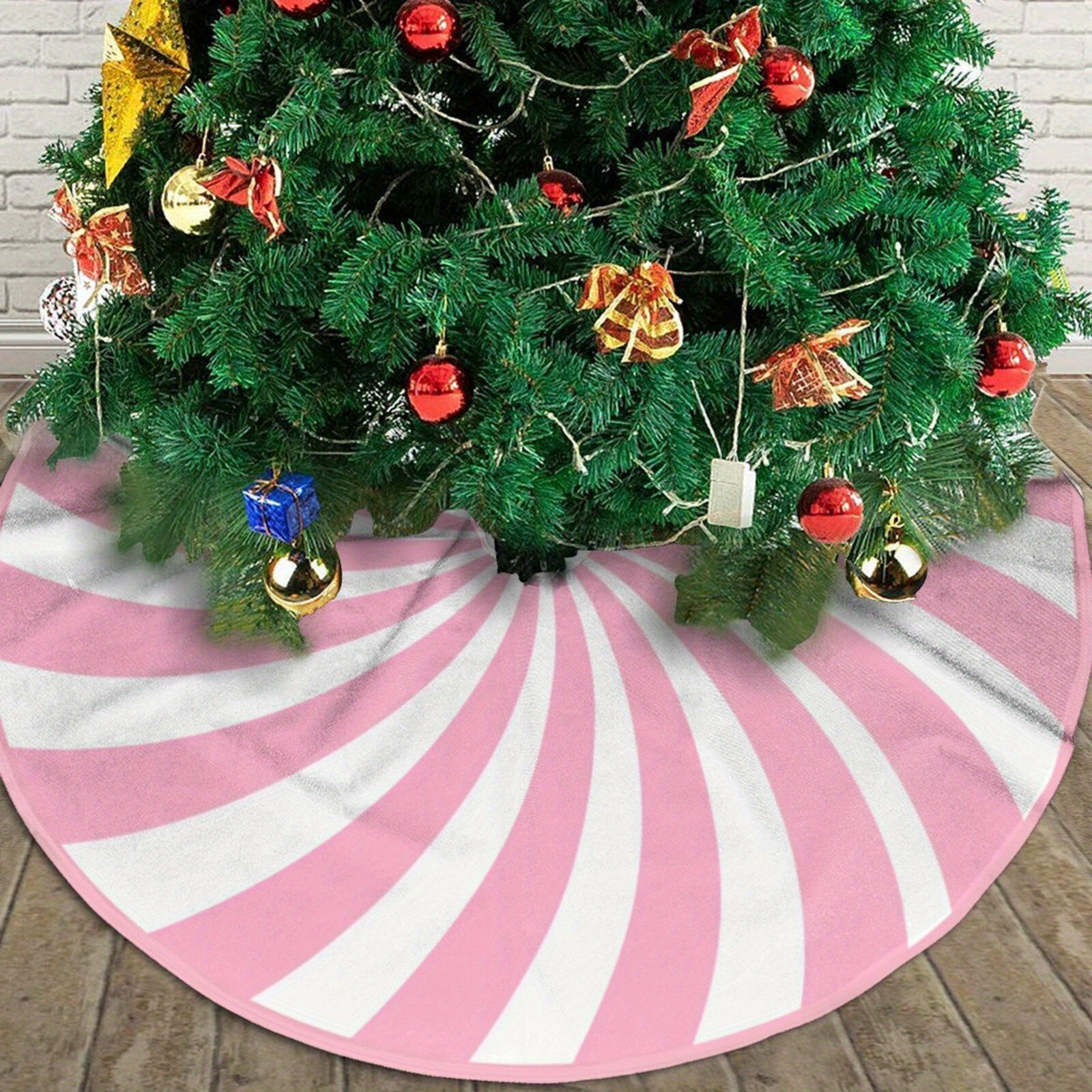 

& Christmas Tree - Polyester, Install For