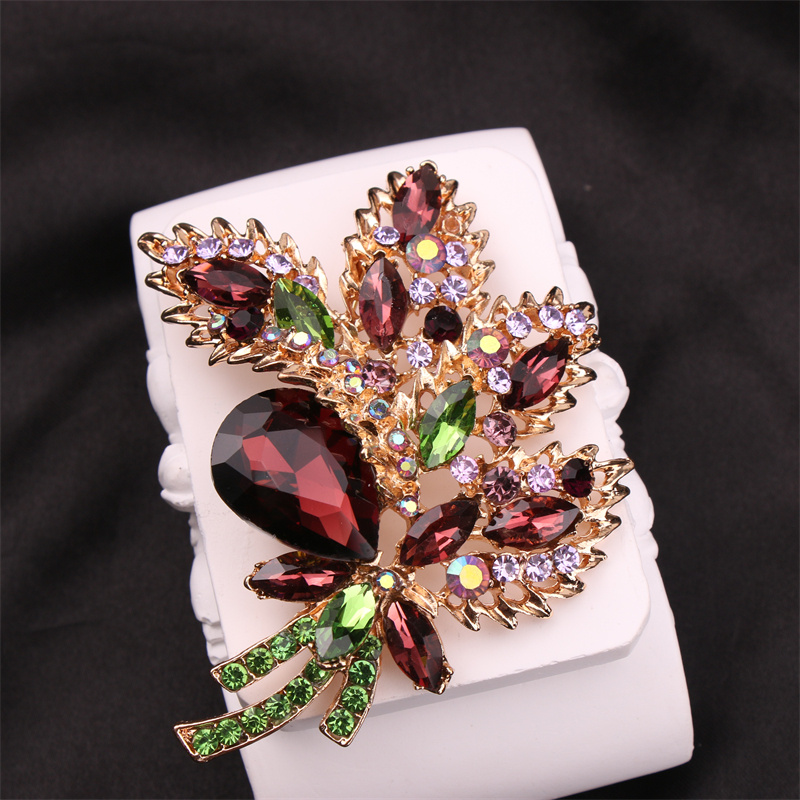 Image of High-grade Brooch Fashion Atmosphere Brooch High-grade Sense Pin Clothing Accessories