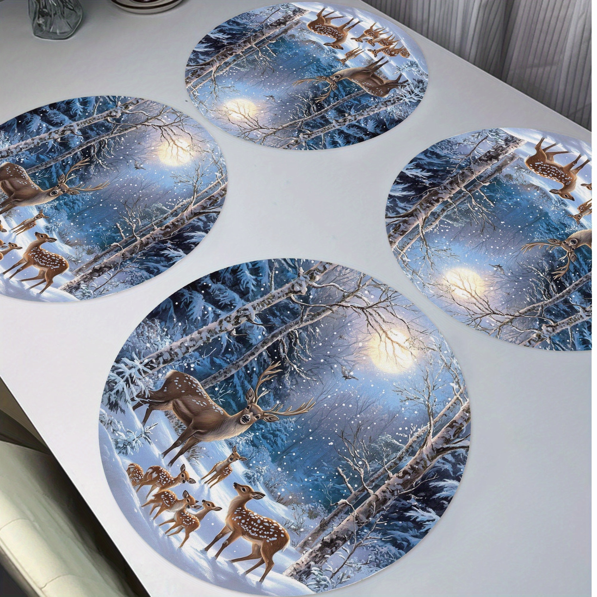 

Ensemble de 4 sous-plaques en polyester tricoté ronde, design forêt de Noël et , antidérapant, lavable à , à la chaleur - 15" tapis de table décoratifs pour diner de fête et décoration de cuisine