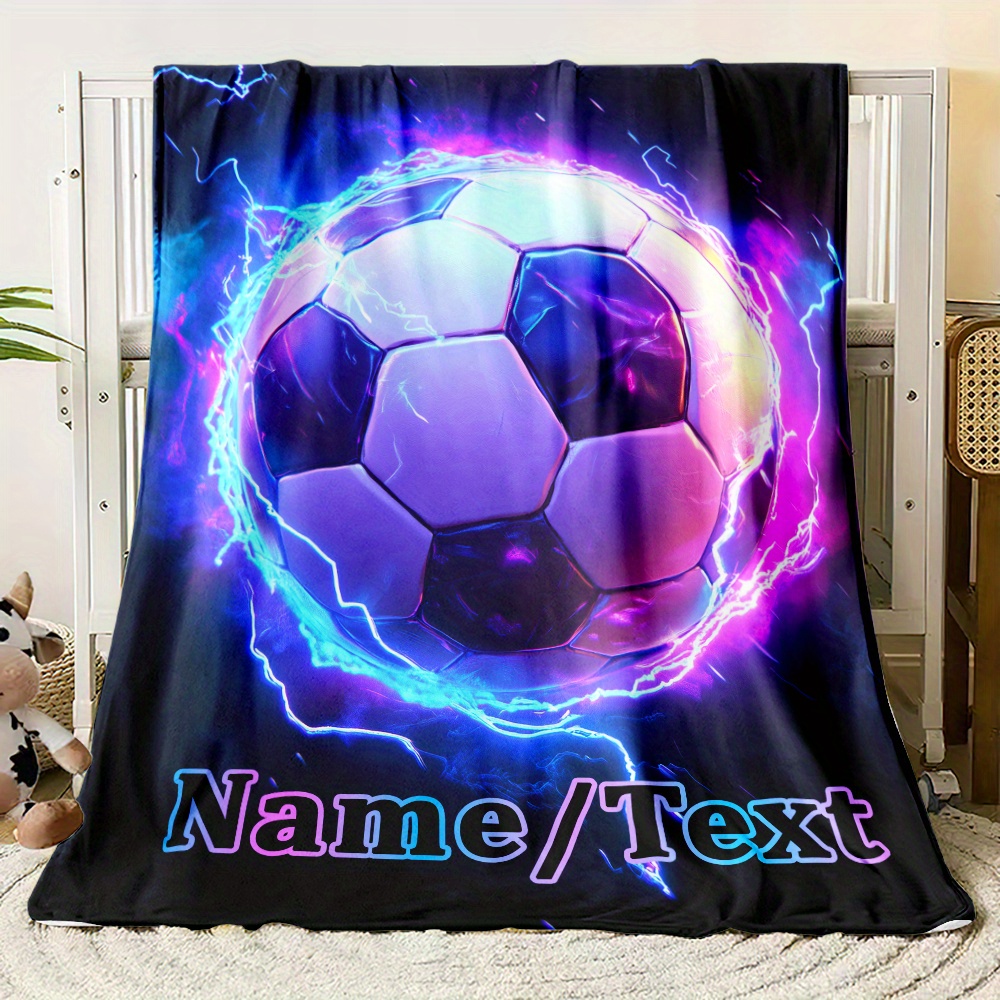 TEMU Couverture en Flanelle Douce et Chaude avec Nom Personnalisé et Football - Légère, Parfaite pour Canapé, Lit, Bureau, Camping & Voyage |