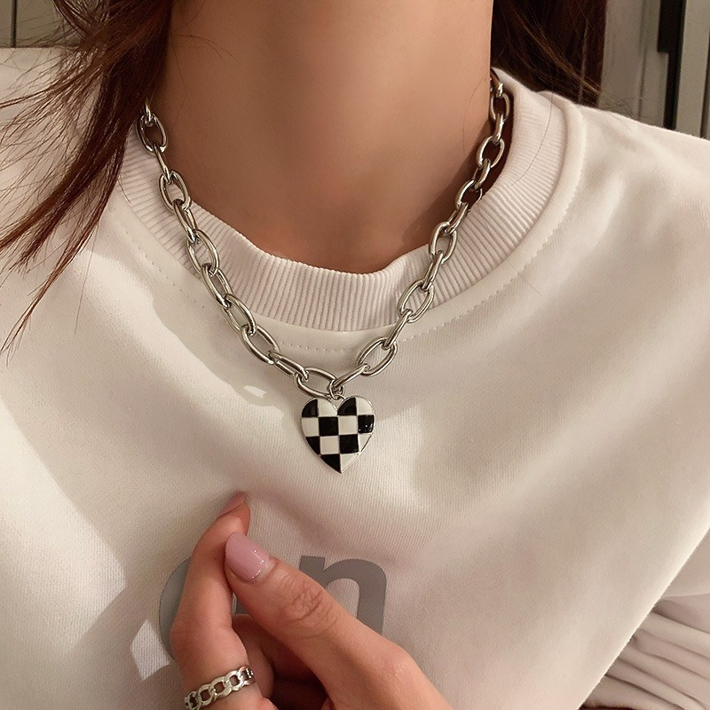 

Checkered Heart Pendant Necklace, Creative Sweater Chain, Girl's Necklace Gifts