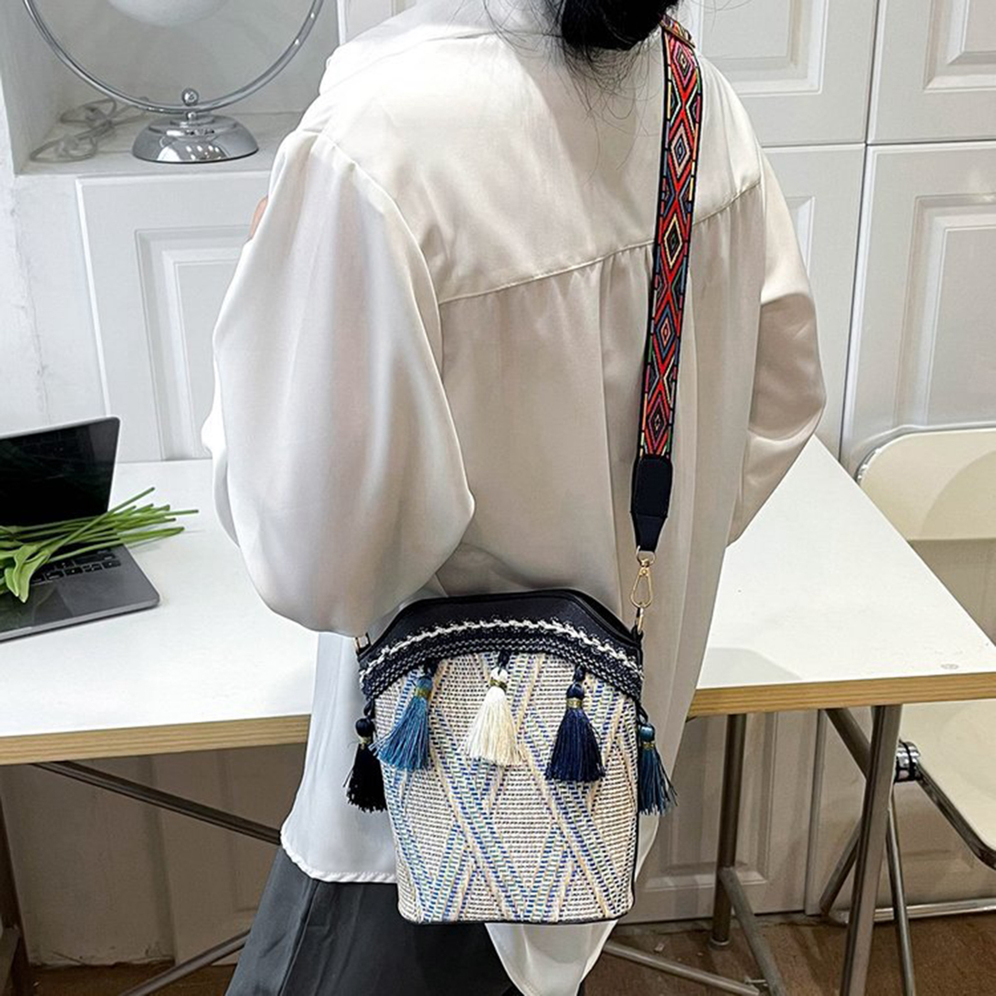 fashion shoulder bags women retro ethnic style tassel bucket  display picture 3