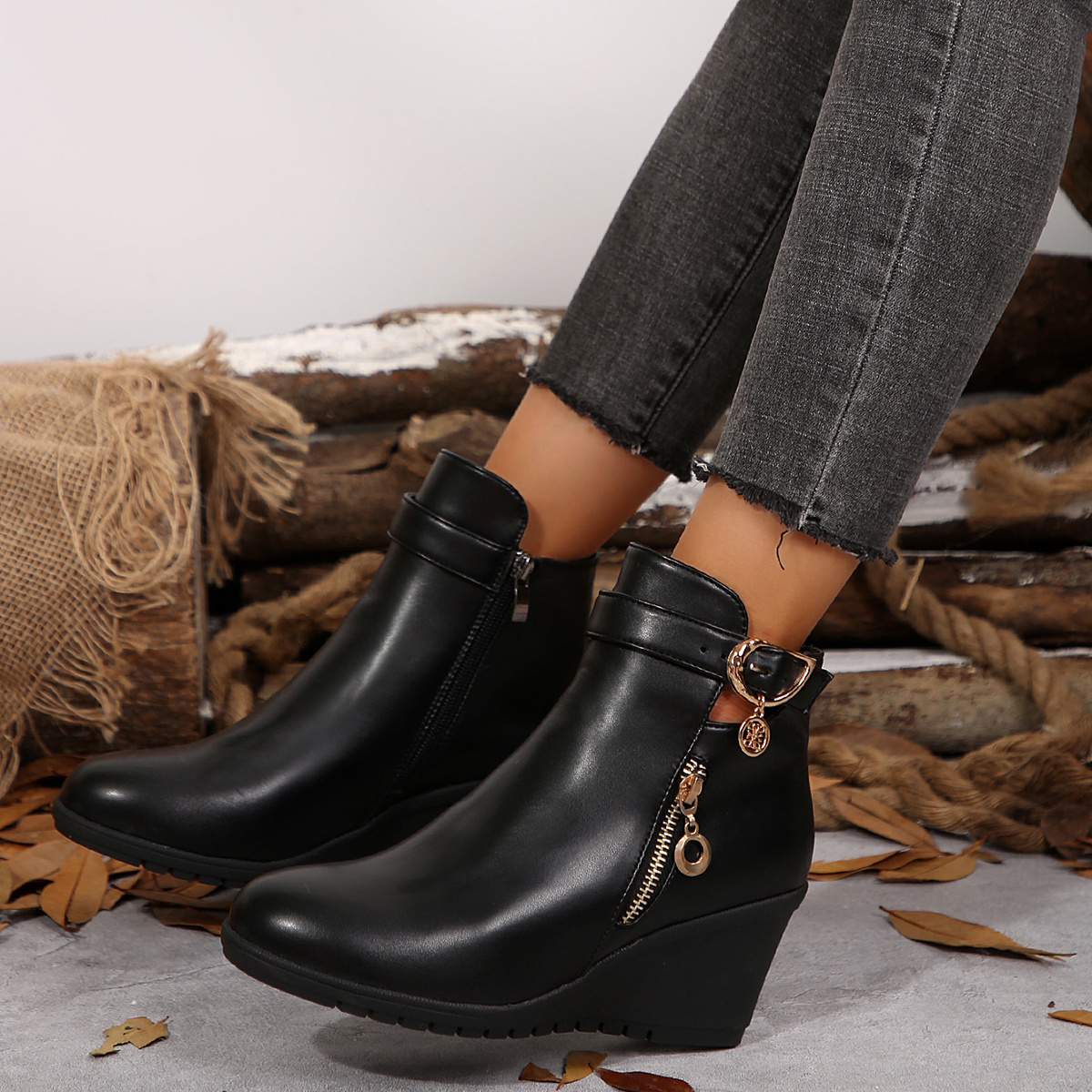 

Bottines de mode féminine - Talon haut à plateforme élevée avec fermeture éclair, style à bout plat, couleur unie, upper en synthétique, semelle en caoutchouc, doublure et semelle en tissu