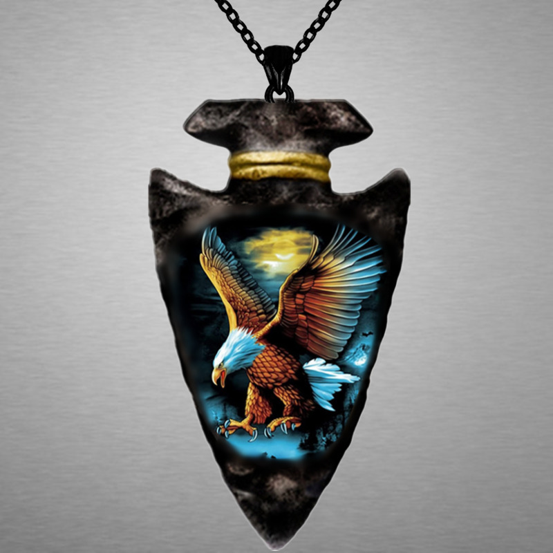 

1pc Retro Eagle Winged Eagle Pattern Triangle Pendant Chain Necklace