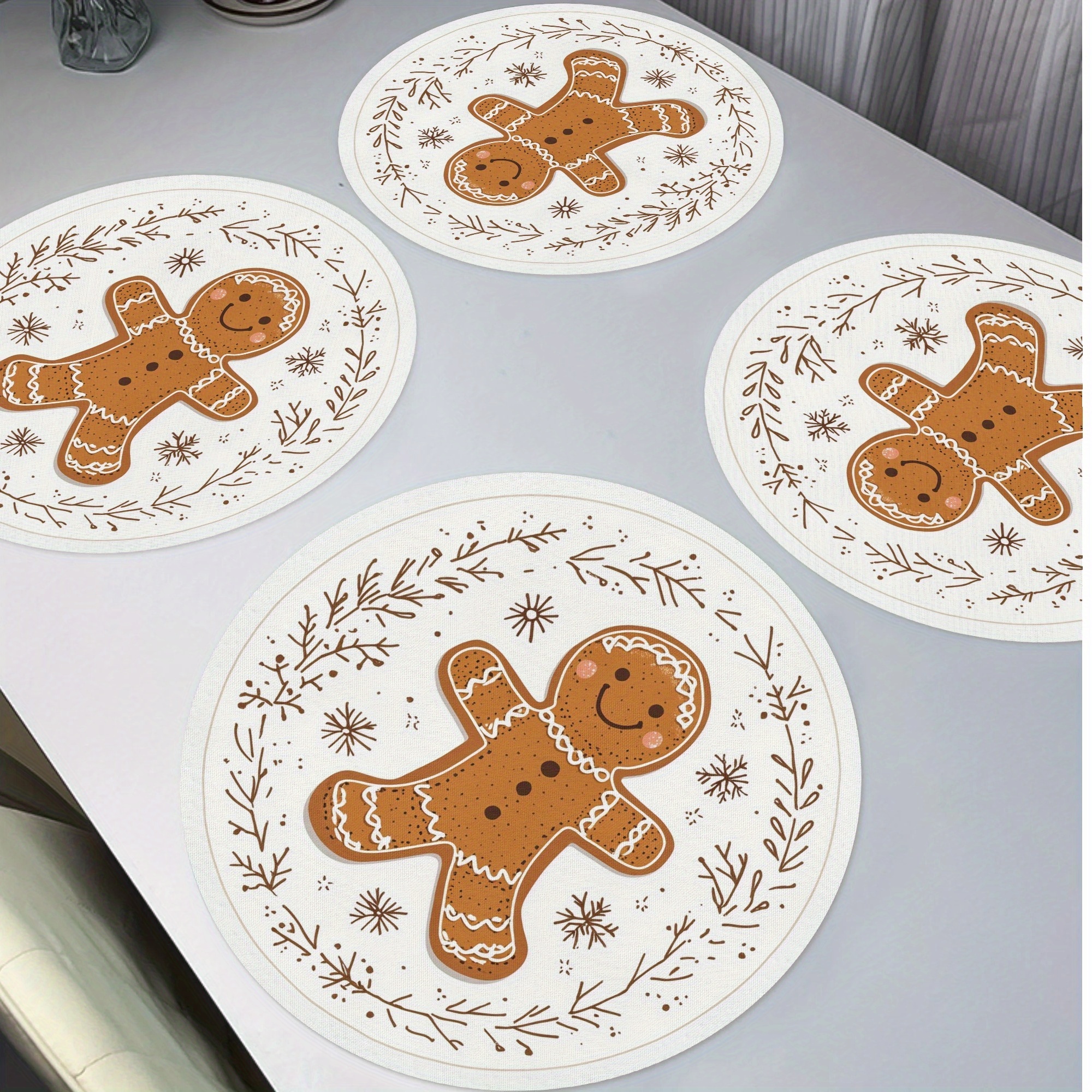 

Festive Design Round Placemats - 4pcs Set, Non-slip & Heat Resistant, Polyester Knit, Holiday Dining & Parties, 15" Diameter, Christmas Decor