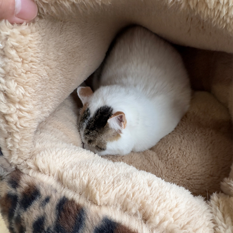 cat nest winter warm enclosed large   thickened cat house autumn and winter lamb round cat sleeping bag Product details 0