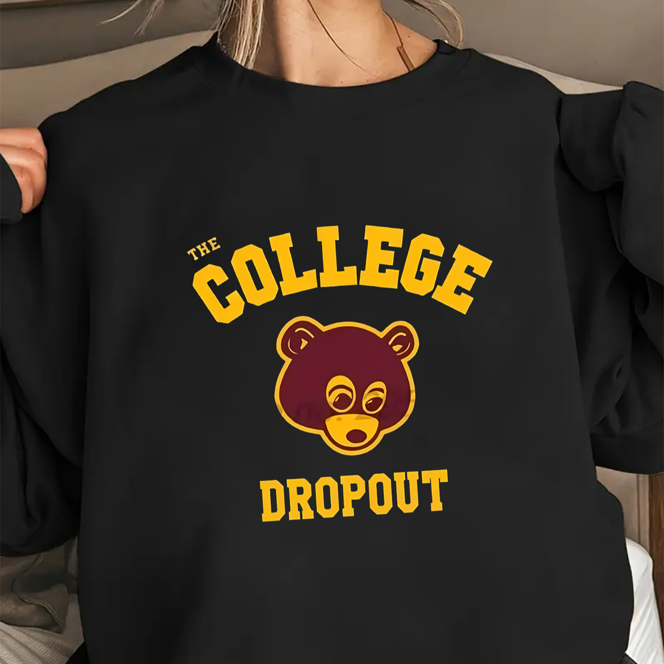 

Sweat-shirt décontracté à col rond - Tissu en de polyester légèrement extensible - Pullover unisexe pour adultes avec imprimé "The College Dropout" pour toutes les