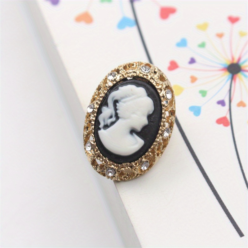 

Elegant Oval Enamel Brooch For Women - Luxurious And Simple Novelty Button Pin