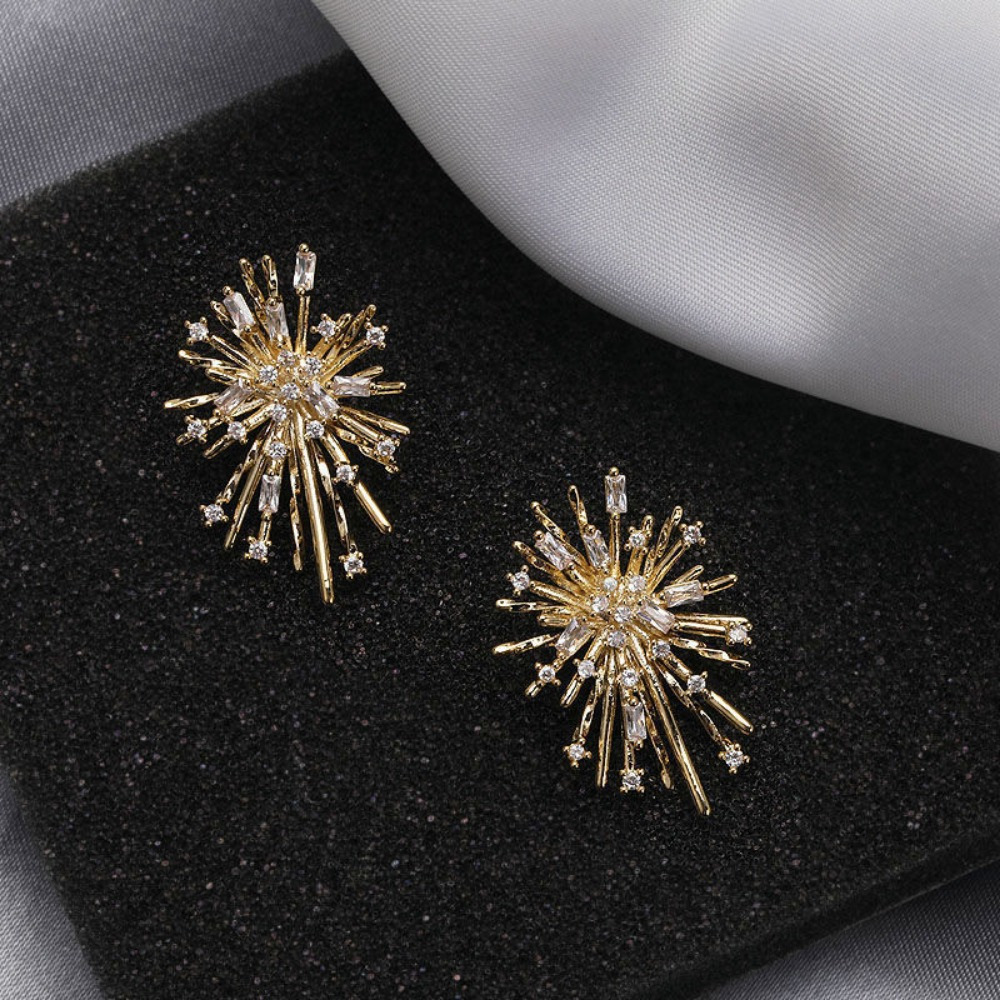 

The Latest Popular Firework-shaped Romantic Earrings Are The First Choice Gift For Valentine's Day And Proposal.